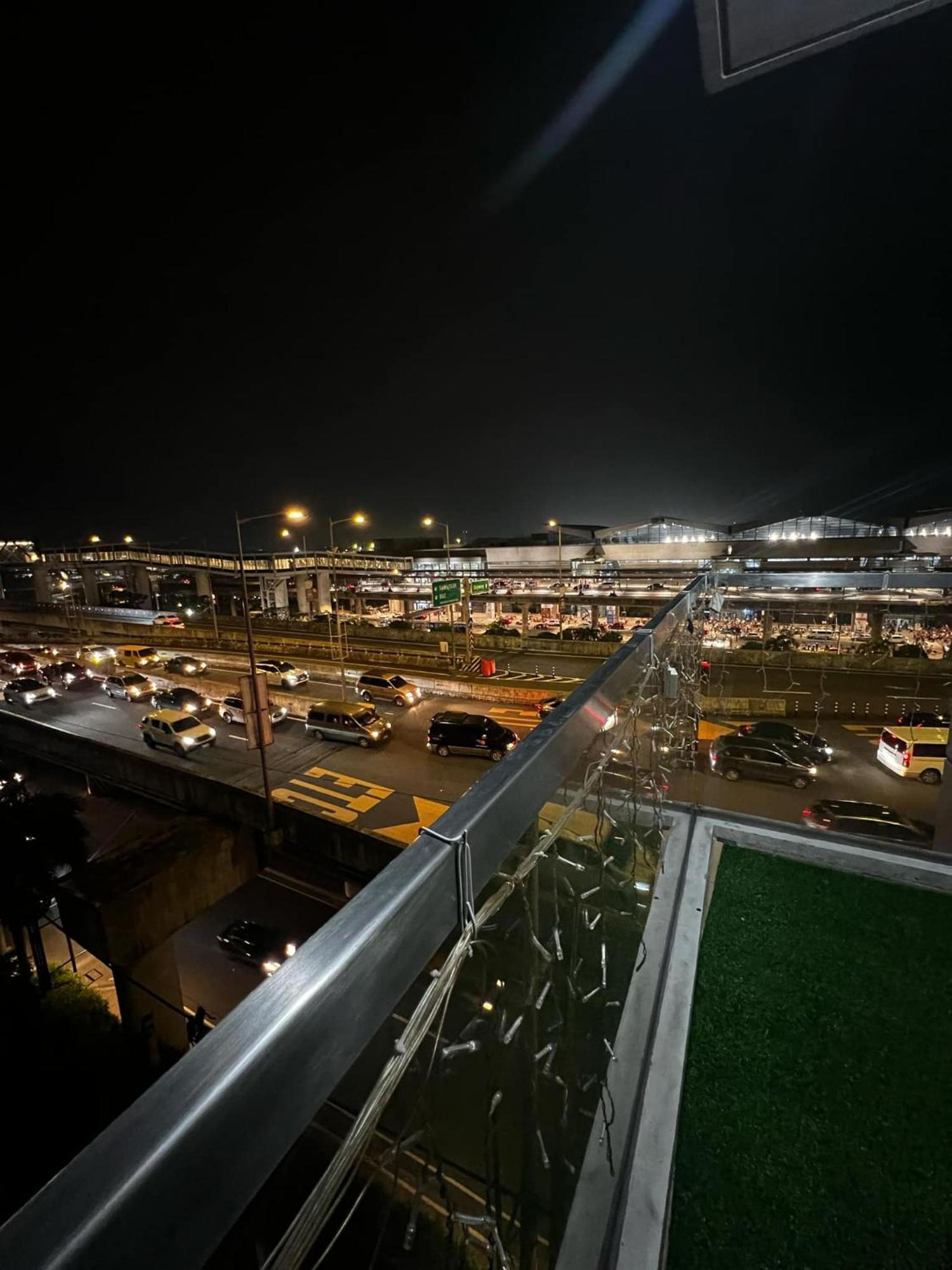 One Palm Tree Villas Condominium - Studio 7Th Fl With Balcony - Across Terminal 3 Airport Pasay Exterior photo