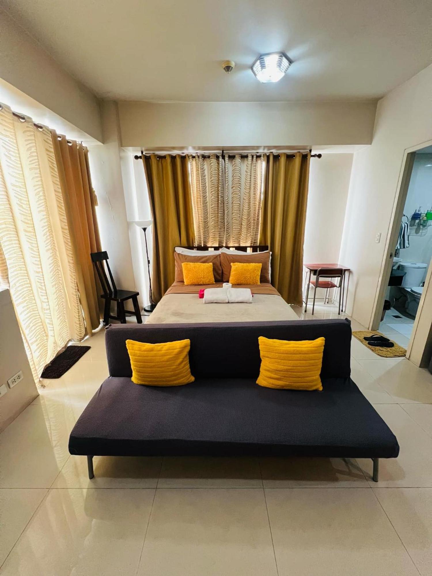 One Palm Tree Villas Condominium - Studio 7Th Fl With Balcony - Across Terminal 3 Airport Pasay Exterior photo